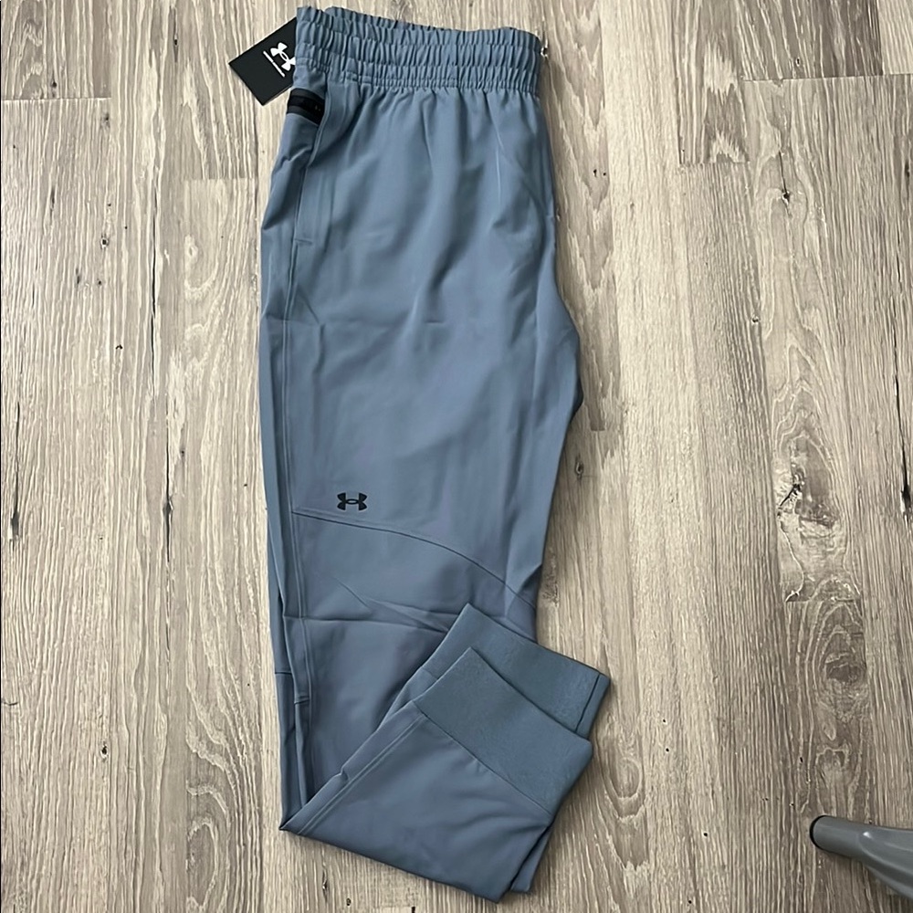 NWT Underarmour joggers/L